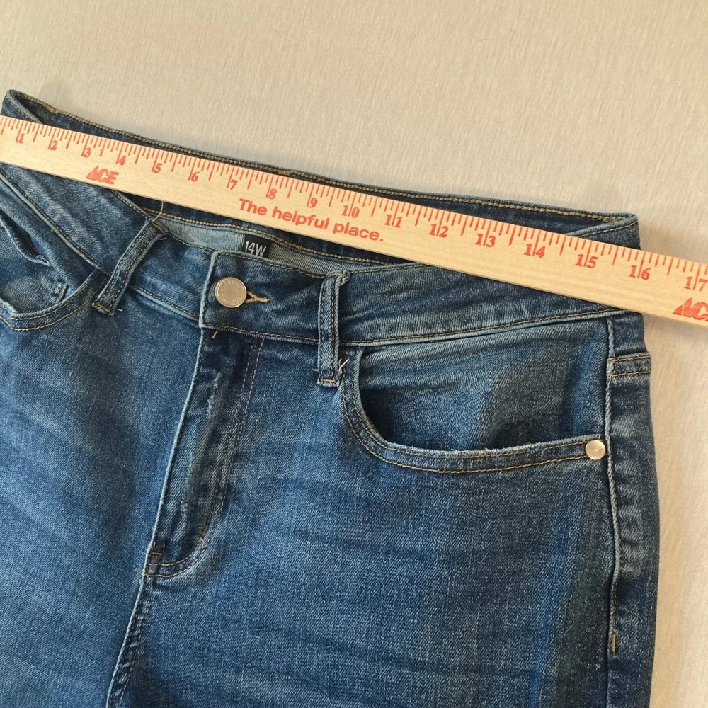 Judy Blue 14W Relaxed Fit Distressed Skinny Jeans Medium Wash Raw Hem 25